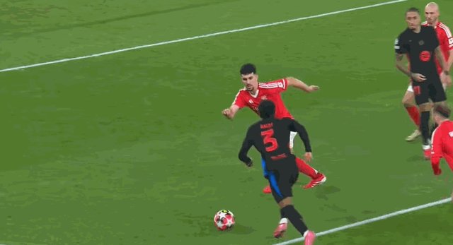 1737498715083013018.gif 巴尔德点球.gif